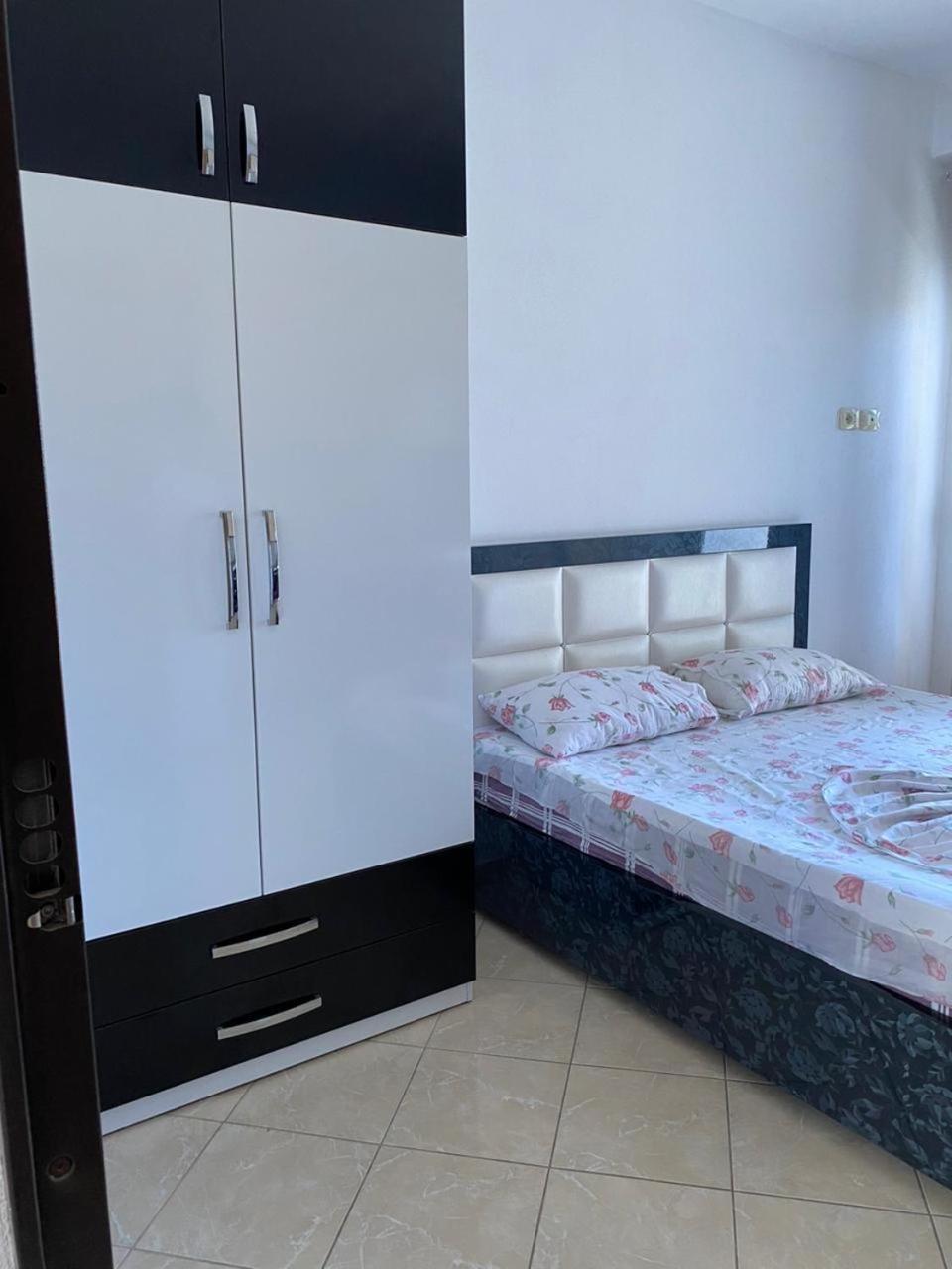 Tulipani Apartments Near Promenade Sarandë Esterno foto
