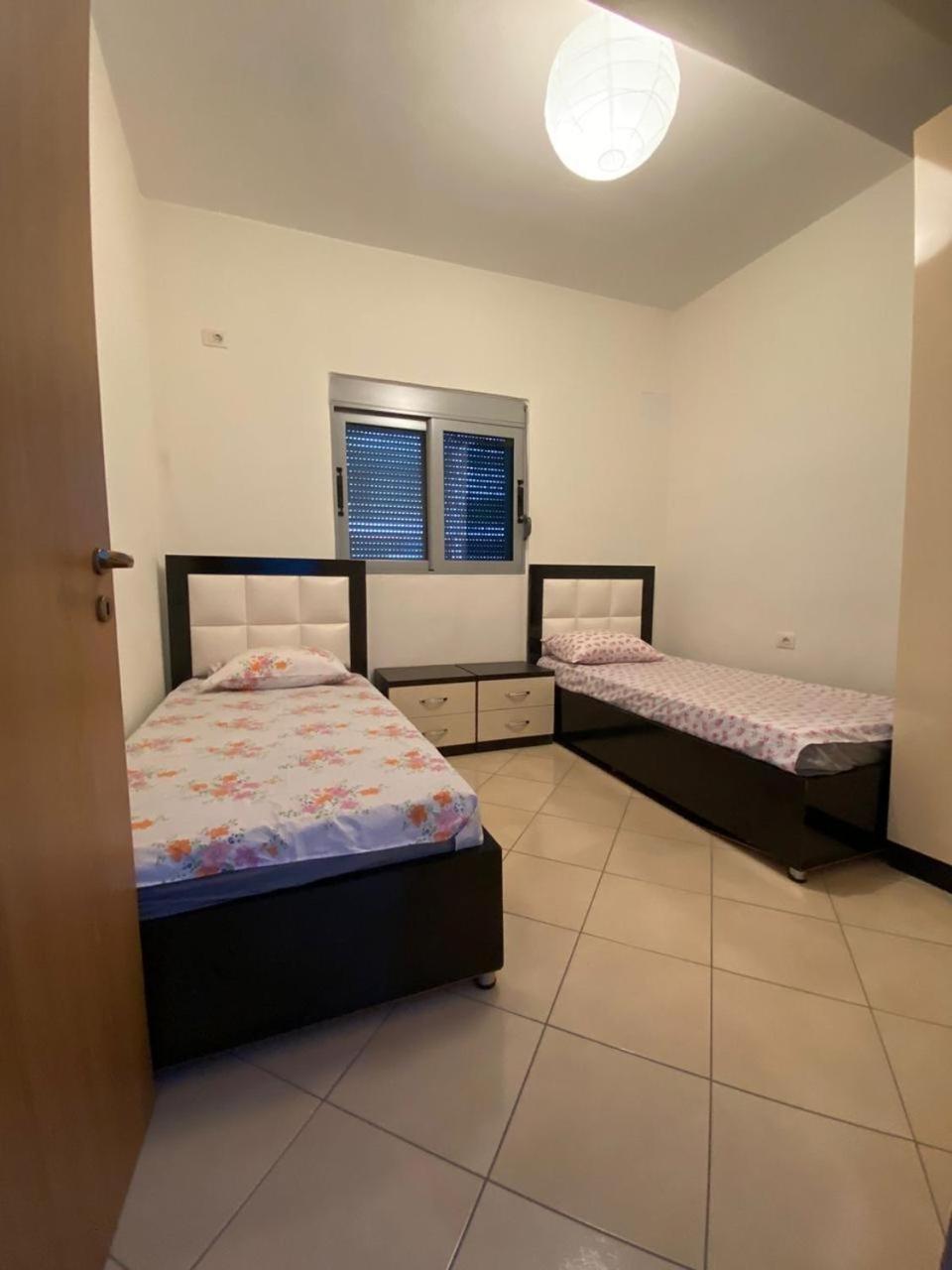 Tulipani Apartments Near Promenade Sarandë Esterno foto
