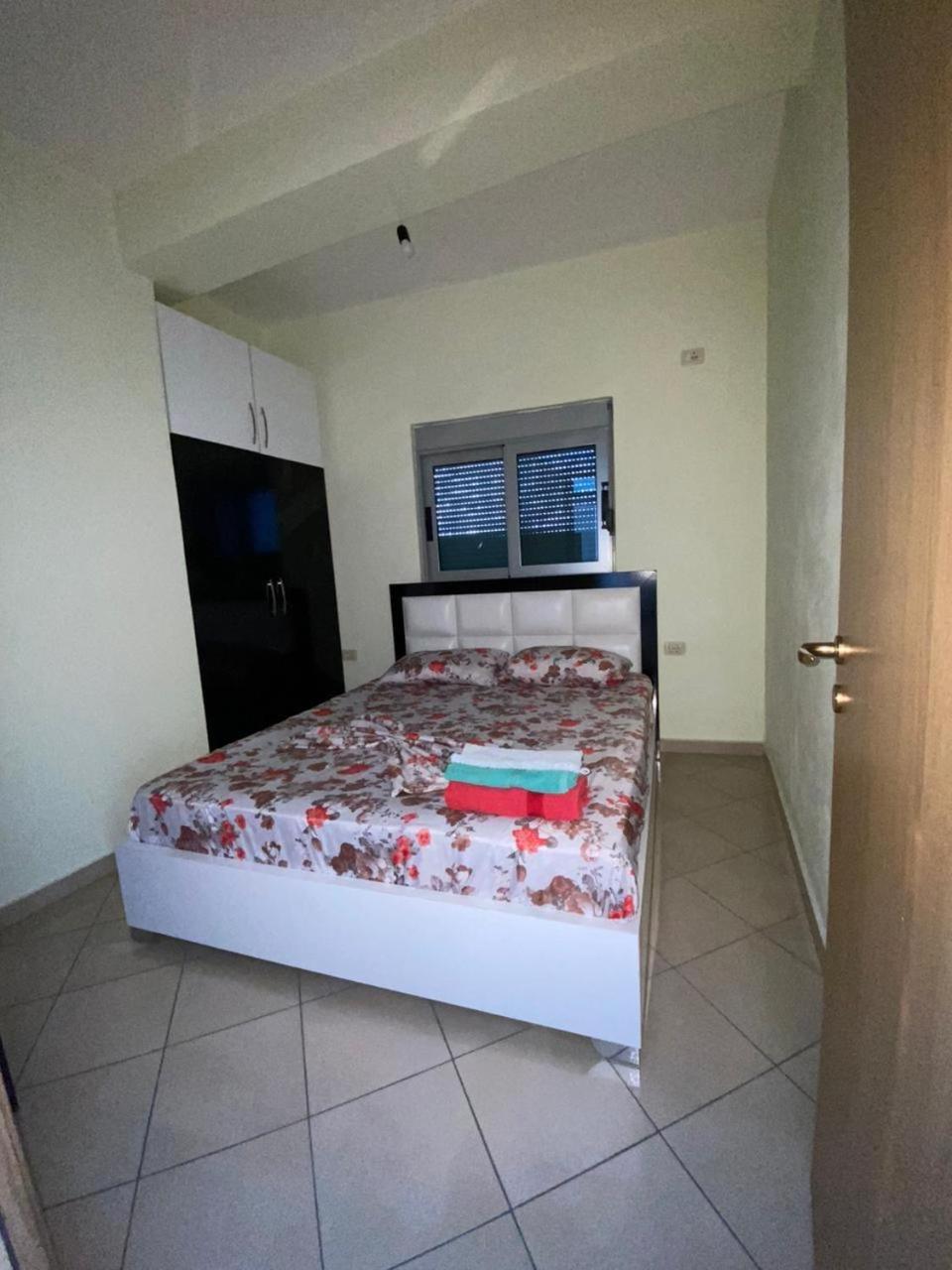 Tulipani Apartments Near Promenade Sarandë Esterno foto